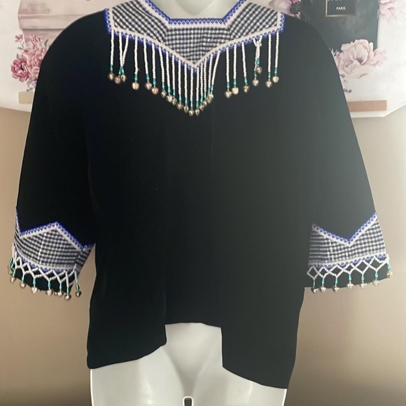 Traditional Hmong Clothing [Sev, Hat & Top Included] NO SKIRT is INCLUDED - Picture 11 of 12